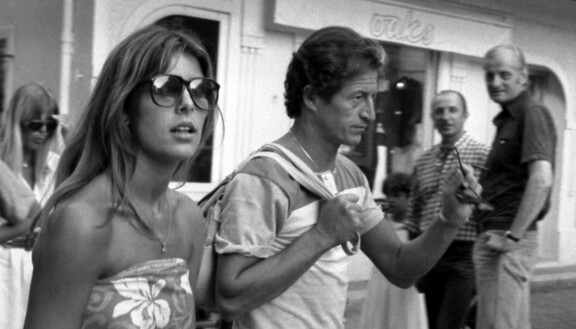 Caroline ja Philippe rennon kesämuodikkaina Saint-Tropez'ssa ennen eroaan 1980.