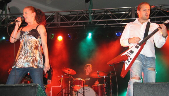 Maija ja Mikko Miljoonarockissa Tuurissa kesällä 2004.