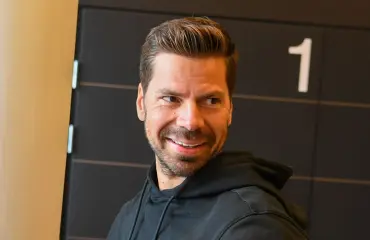 Hannu Pikkaraisen someavautuminen hämmentää: "Ostin ystävälle nuuskaa"