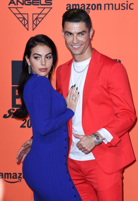 Georgina ja Ronaldo ovat olleet yhedssä vuoesta 2016. Viime vuoden keväällä he menettivät vastasyntyneen poikalapsensa. Pojan kaksossisko lohduttaa paria.