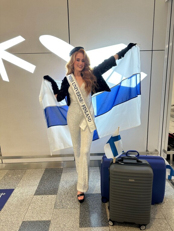 Paula ja hurja määrä vaatteita aloittivat matkansa kohti El Salvadoria.