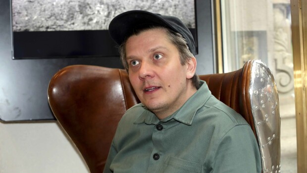 Eero Ritala tunnustaa keski-ikäistyneensä: ”En kestä aikani tuhlaamista” Eero Ritala Renki-sarjassa