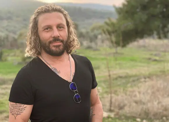 Maajussi Sinanin valinta saa Vappu Pimiän kyynelehtimään – morsianehdokas kieltäytyy suutelemasta: "Ei nyt!"