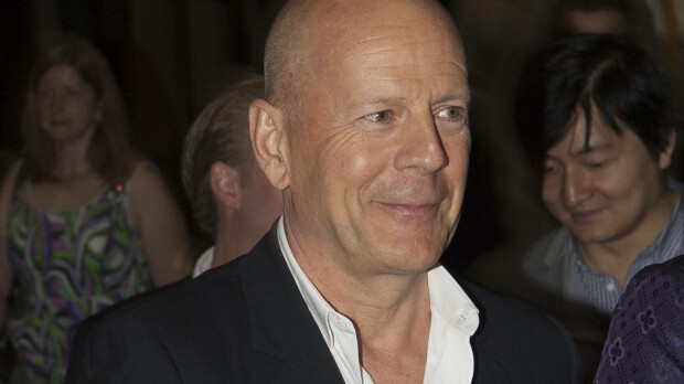 Tältä kommunikaatiokykynsä menettänyt Bruce Willis näyttää nyt