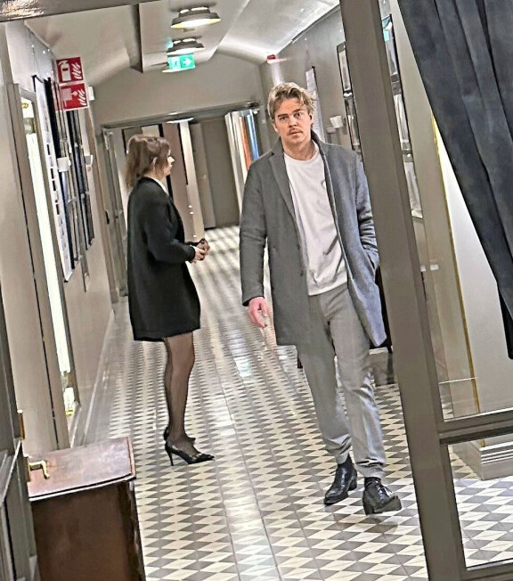 Behm ja Aku saapuivat yhteisen yön jälkeen luksushotellin maineikkaalle aamiaiselle.