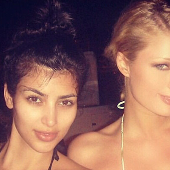 2000-luvun alussa Kim Kardashianin kuvaillaan olleen Paris Hiltonin varjo. Kardashian