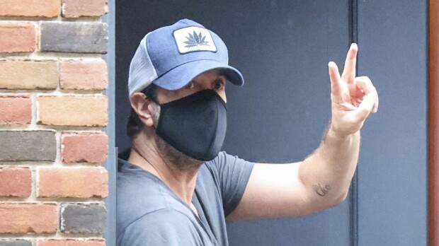 Tällaisena Frendit-tähti David Schwimmer näyttäytyi vain päivä ystävänsä kuoleman jälkeen