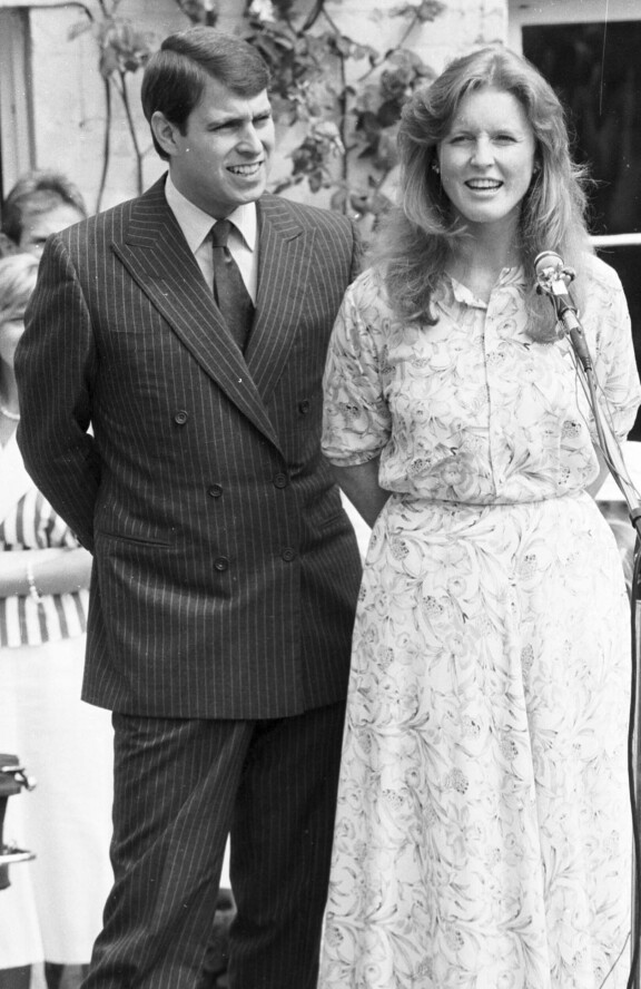 Yli 25 vuotta sitten eronneiden Andrew'n ja Sarahin erikoinen kämppissuhde puhuttaa. Kuva vuodelta 1984.