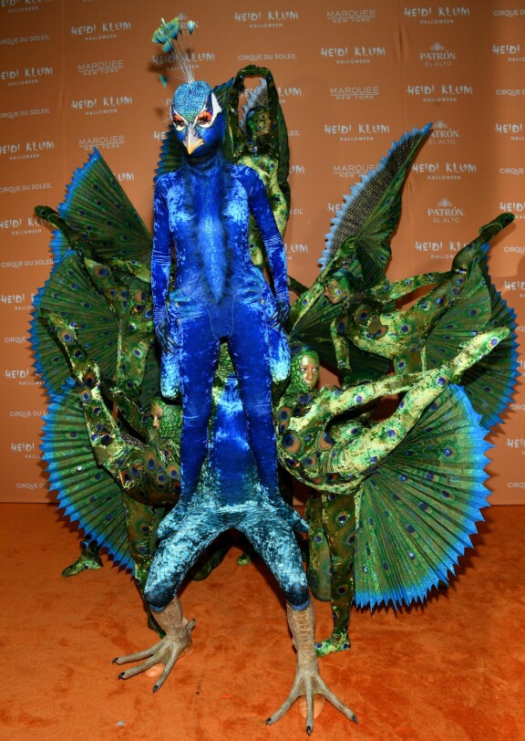 Heidin avustajat olivat tulleet osaksi asua Cirque du Soleil -ryhmästä.