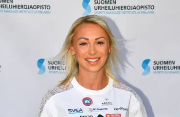 Annimari Korte julkaisi verisen kuvan - joutui koiransa vuoksi lääkäriin
