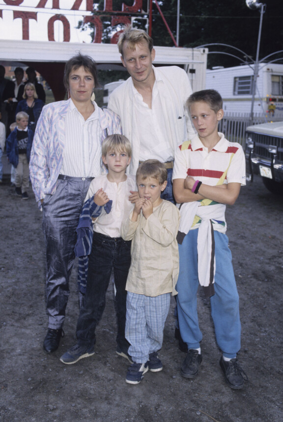 My ja Stellan poikiensa Samin, Gustafin ja Alexanderin kanssa. Kuva vuodelta 1988.