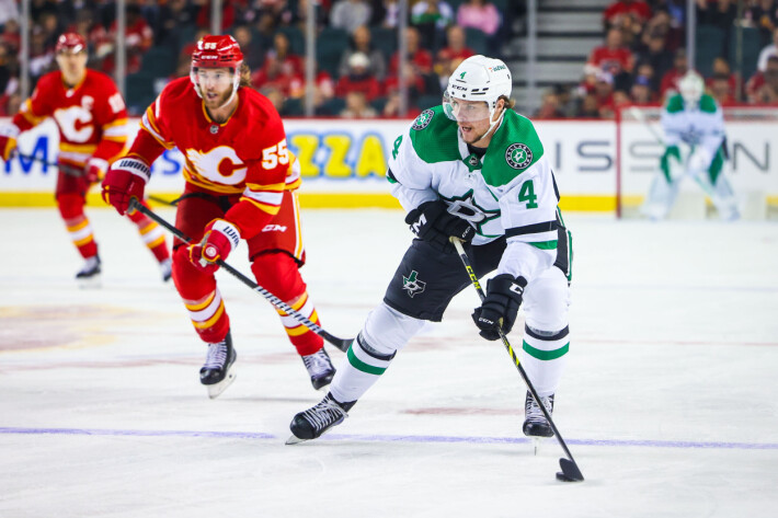 Miro Heiskanen oli viime yön NHL-kierroksella vauhdissa Calgary Flamesia vastaan. Miro Heiskanen oli viime yön NHL-kierroksella vauhdissa Calgary Flamesia vastaan.