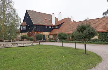 Kirkkonummelainen taiteilijakartano on täynnä merkillistä historiaa – kuuluisat rakentajat tunnetaan vaimojen vaihdosta