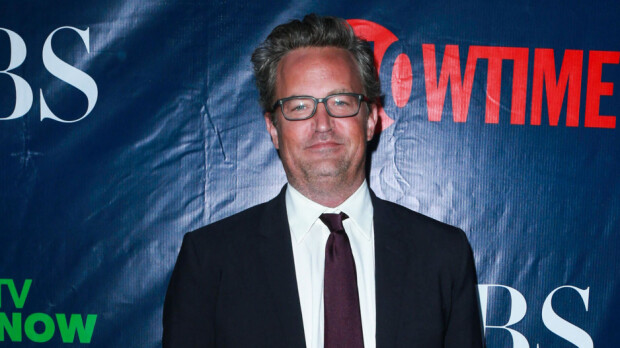 Riippuvuuden riivaama Matthew Perry oli traaginen koomikko: vaatimaton koti, upeat autot