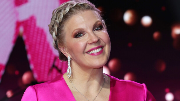 Voi, kuinka suloista! Vappu Pimiä ja mysteerimies rakkauskuvassa – viettävät vuosipäivää