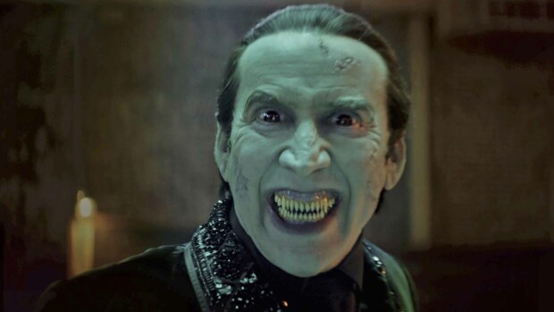 Torakoita popsineen Nicolas Cagen villi näyttelijäura huipentuu Draculan roolissa Nicolas Cage pääroolissa elokuvassaan Renfield