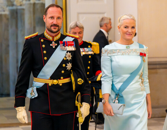 Haakon ja Mette-Marit vierailivat naapurimaan prinssin syntymäpäiväjuhlissa lokakuussa.