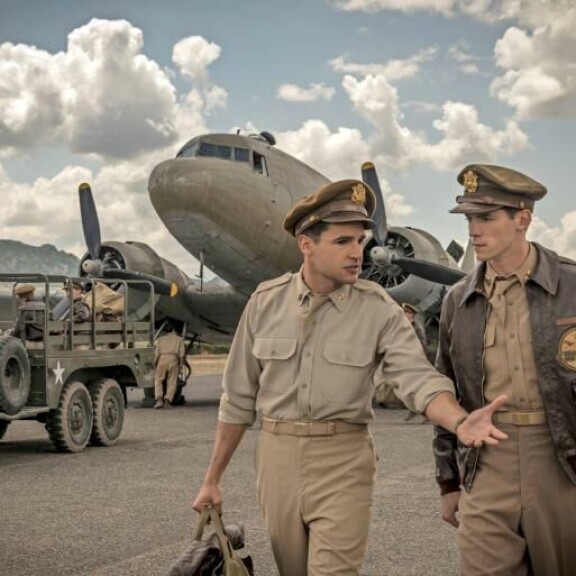 Christopher Abbott sai parhaan miespääosan Golden Globe -ehdokkuuden roolistaan kapteeni John Yossarianina. Catch-22