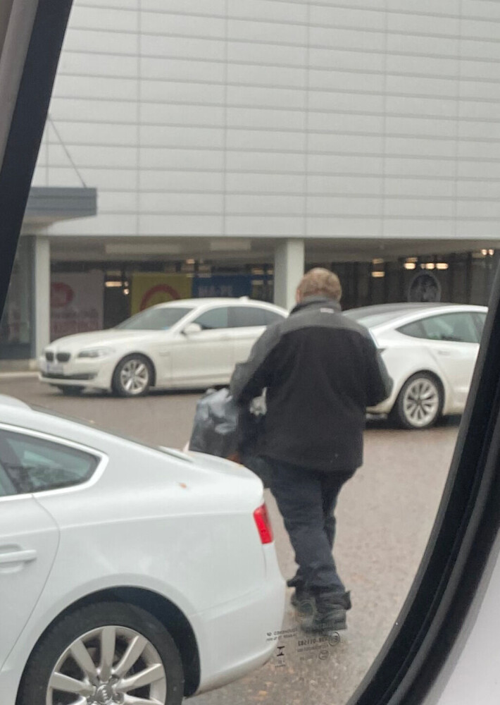 Viikon Kääk-juorut: Hans Välimäen ökyostos, Santeri Kinnusen käsi paketissa, Saku Koivu hermostui maskotista