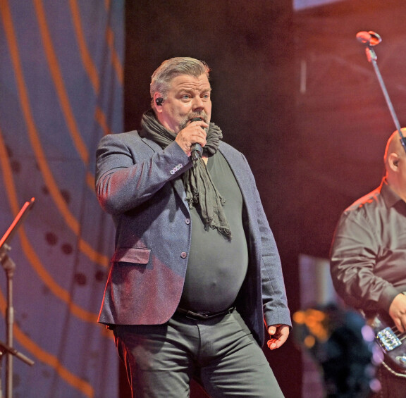 Jari Sillanpää konserttikiertueen talous on vaakalaudalla, mikäli salit eivät täyty.
