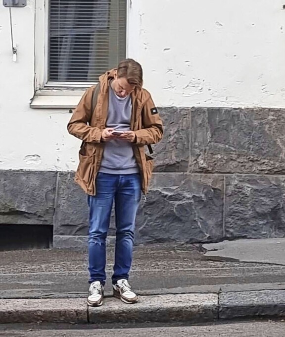 Seiska on nähnyt lukuisia Akun lähettämiä viestejä, kuvia ja videoita. Materiaali on pöyristyttävän estotonta.