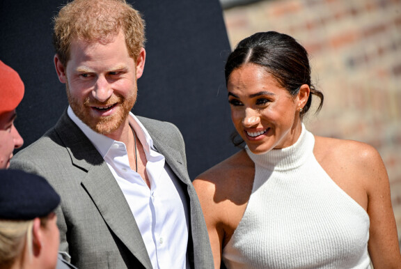 Harrylla ja Meghanilla ei ollut aavistustakaan kuninkaan synttärijuhlista.