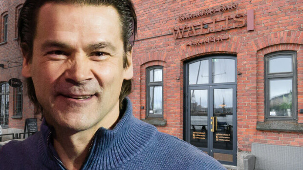 Viiniä ja shotteja! NHL-miljonääri Teppo Numminen dominoi Helsingin yössä – kiekkolegendat juhlivat karaokekuppilassa