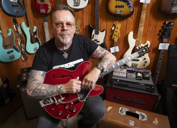 Oikea Neumann ja leffa-Neumann yhteiskuvassa – huomaatko yhdennäköisyyden?