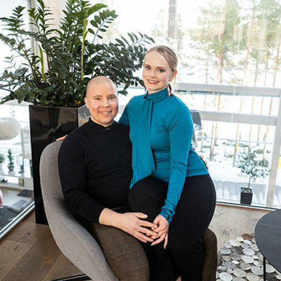 Rikkaat ja rahattomat: Vähävarainen Arttu pääsee todelliselle ökyhuvilalle – käyttää rahat harvinaisen järkevästi rikkaat ja rahattomat