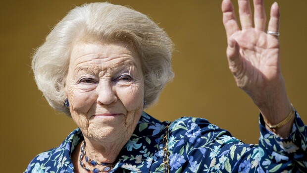 Uskoisitko 85-vuotiaaksi? Alankomaiden entinen kuningatar Beatrix tuoreissa kuvissa