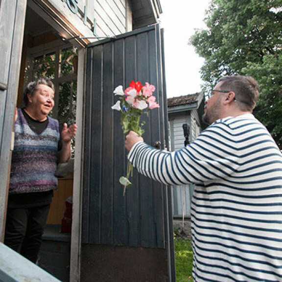 Näkökulma: Tästä syystä Janne Kataja on yksi maamme kiinnostavimmista esiintyjistä – eikä vähiten bakteerikammonsa vuoksi janne