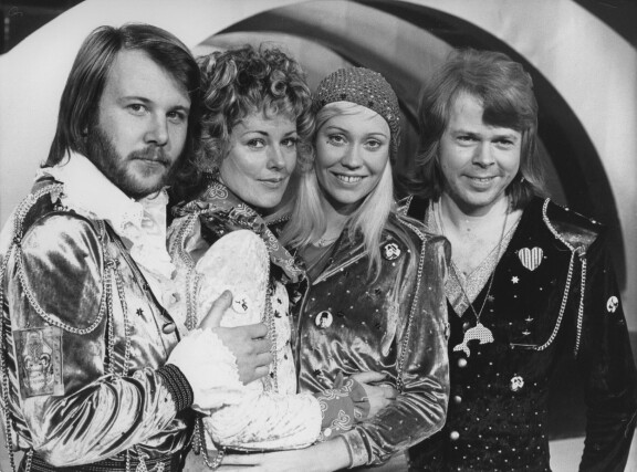 ABBA breikkasi tämän näköisenä vuonna 1974 Euroviisuissa.