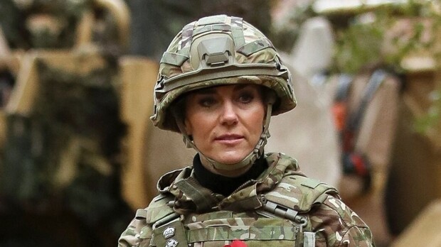 Prinsessa Catherine debytoi everstinä - ylensi ponin alikersantiksi!