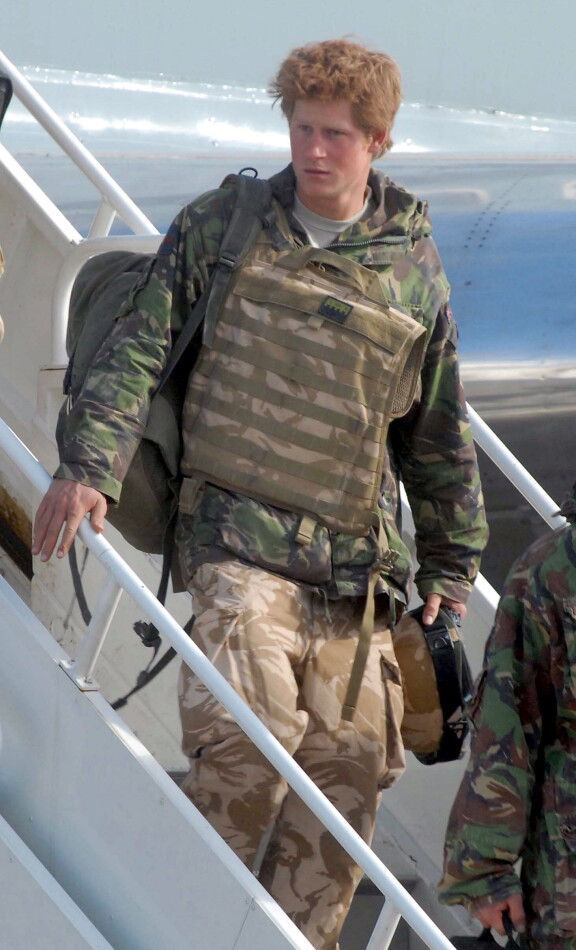Harry eteni armeijaurallaan kapteeniksi.