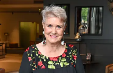 Iskelmälegenda Lea Laven loukkasi olkapäänsä kesällä – näin hän voi nyt