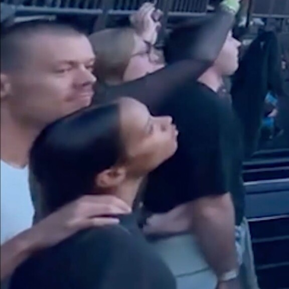 Kalju Harry ja Taylor-kulta viihtyivät U2-bändin konsertissa.