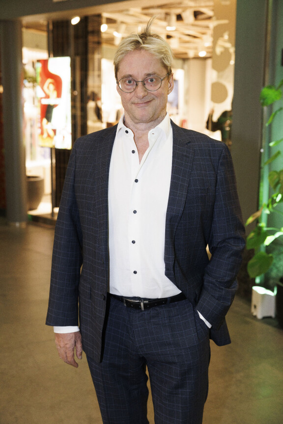 - Tarvitsen uudelle vuodelle kuntoilutavoitteen. Haluaisin sukeltamaan Punaiselle merelle, mutta tällä hetkellä kunto ei ole riittävän hyvä vaikka entinen sukellusopettaja olenkin, Mikael Jungner suunnitteli.