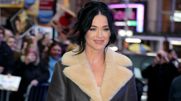 Nyt näkyy muodot! Katy Perry sonnustautui lateksiin