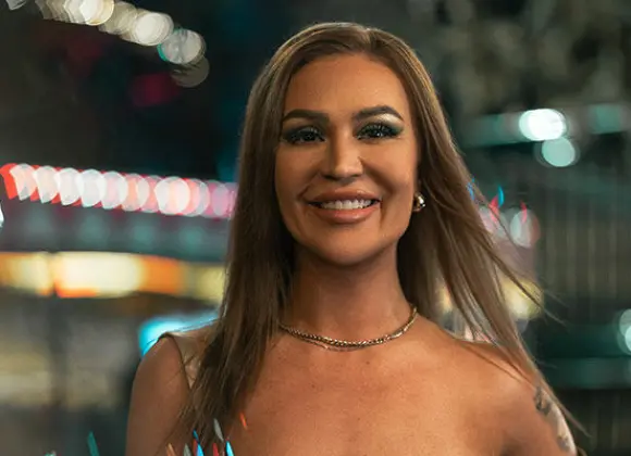 TIS-Meiju avautuu tv:ssä väkivaltaisesta suhteestaan – kertoo järkyttäviä yksityiskohtia pahoinpitelyistä