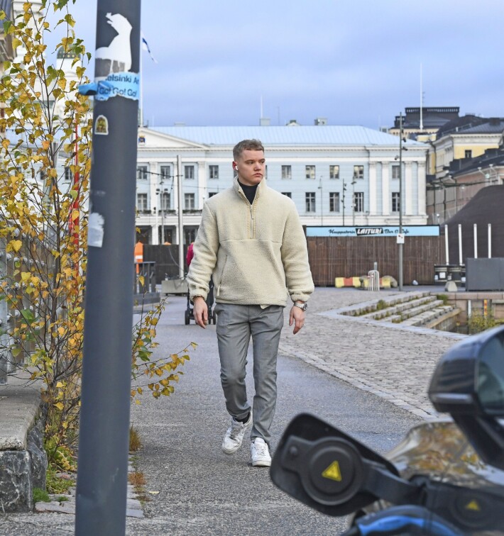 Benjam Papp laittoi Helsingin suihkuseurapiirit sekaisin ryhtymällä Chachin salarakkaaksi. Benjam Papp laittoi Helsingin suihkuseurapiirit sekaisin ryhtymällä Chachin salarakkaaksi.