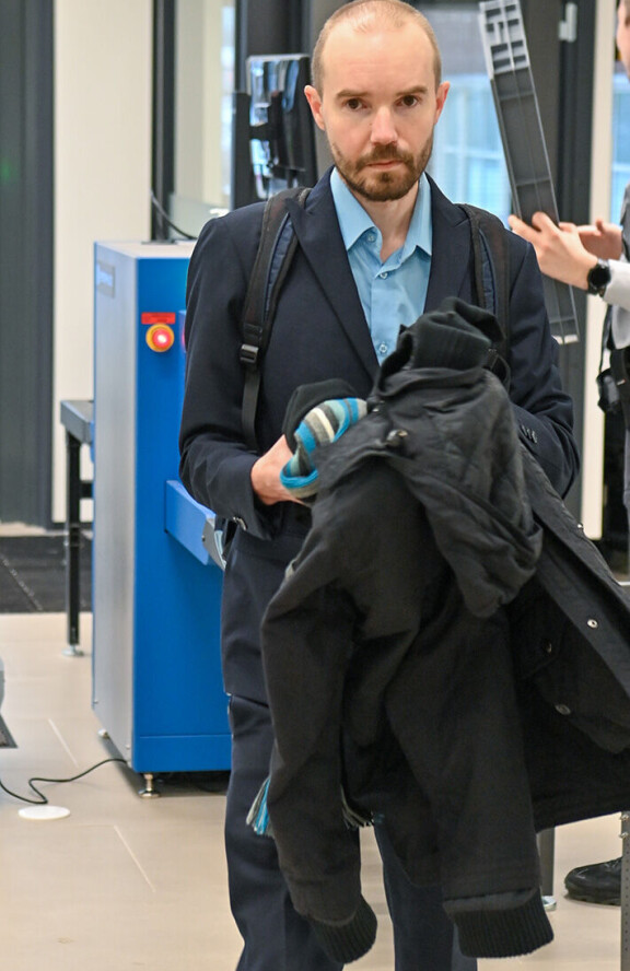 Harri Olli saapui käräjille vaitonaisena.