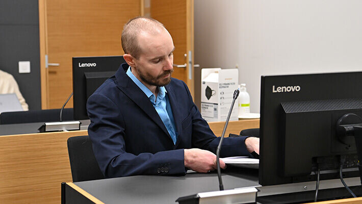 Harri Olli ei käyttänyt lakimiehen palveluita, vaan edusti itse itseään. Harri Olli ei käyttänyt lakimiehen palveluita, vaan edusti itse itseään.