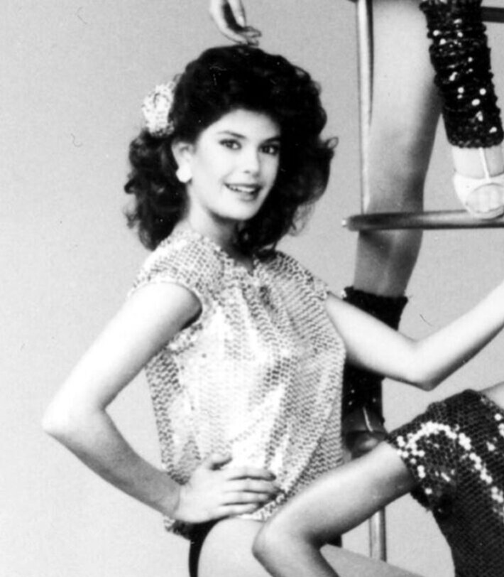 Monen tähden ura alkoi television miniroolista: Julia Roberts Miami Vicen assarina ja Brad Pitt rakastui Dallasissa – katso nostalgiset videot Teri Hatcher