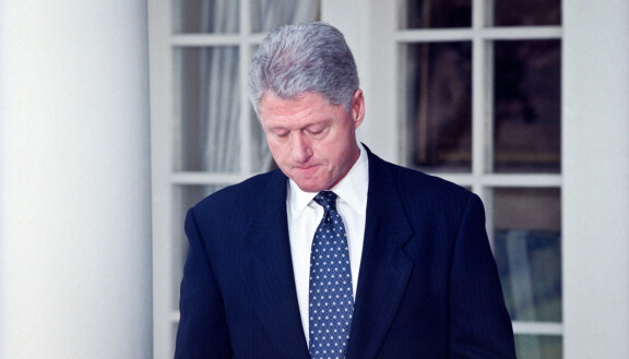 Helmikuussa 1998 Clinton pyysi anteeksi. Senaatti oli vapauttanut hänet virkasyytteestä.