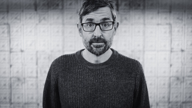 Tähtijournalisti Louis Theroux saapui Suomeen – tällainen oli ensitapaaminen Ylen toimittajan kanssa