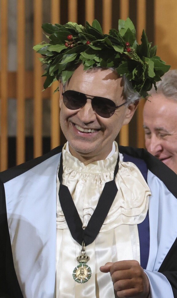 Vaikka pukisitte joulukuuseksi, iloitsen! Kenties Andrea totesi päähineestään kyselijöille: 'Se on miun syssymyssy!'