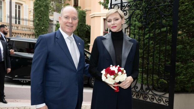 Monacon Charlene ja Albert edustivat jälleen yhdessä – Charlene nähtiin surumielisenä, puolisoiden välillä ei kosketuksia