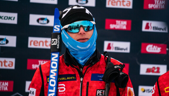 Hiihtopersoona Remi Lindholm tekee hyvin pitkälti mitä lystää.