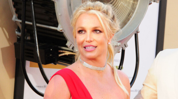 Britney Spears loksautti leuat oudolla alastonvideolla
