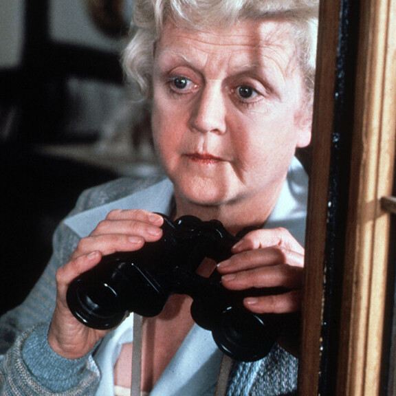 Outoja vaatimuksia kulisseissa ja traagisia elämänkohtaloita – kuka on suosikkisi neiti Marplen näyttelijöistä? Angela Lansbury